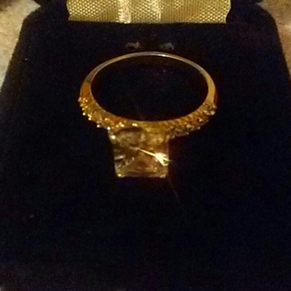 Pretty ring - Picture 3 of 3